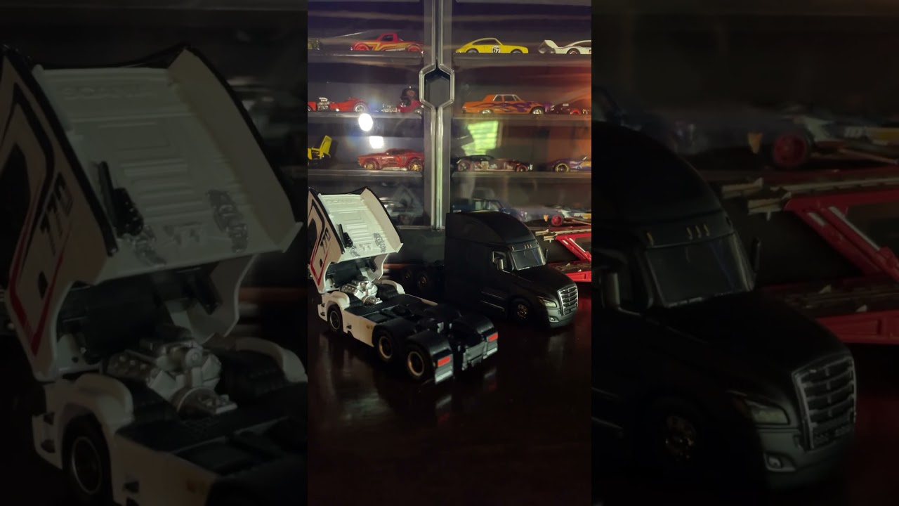 Hot Wheels ELITE 64 SCANIA 770 S & Freightliner Cascadia
