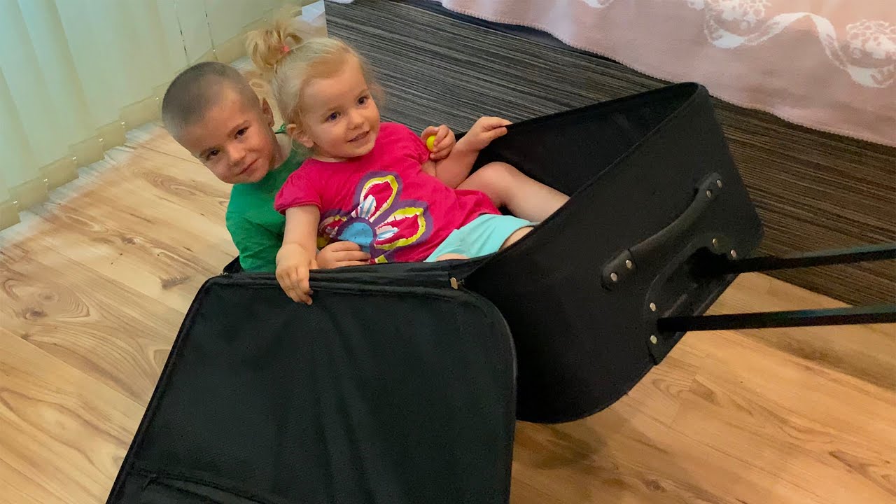 Mike and Emy are going to the sea