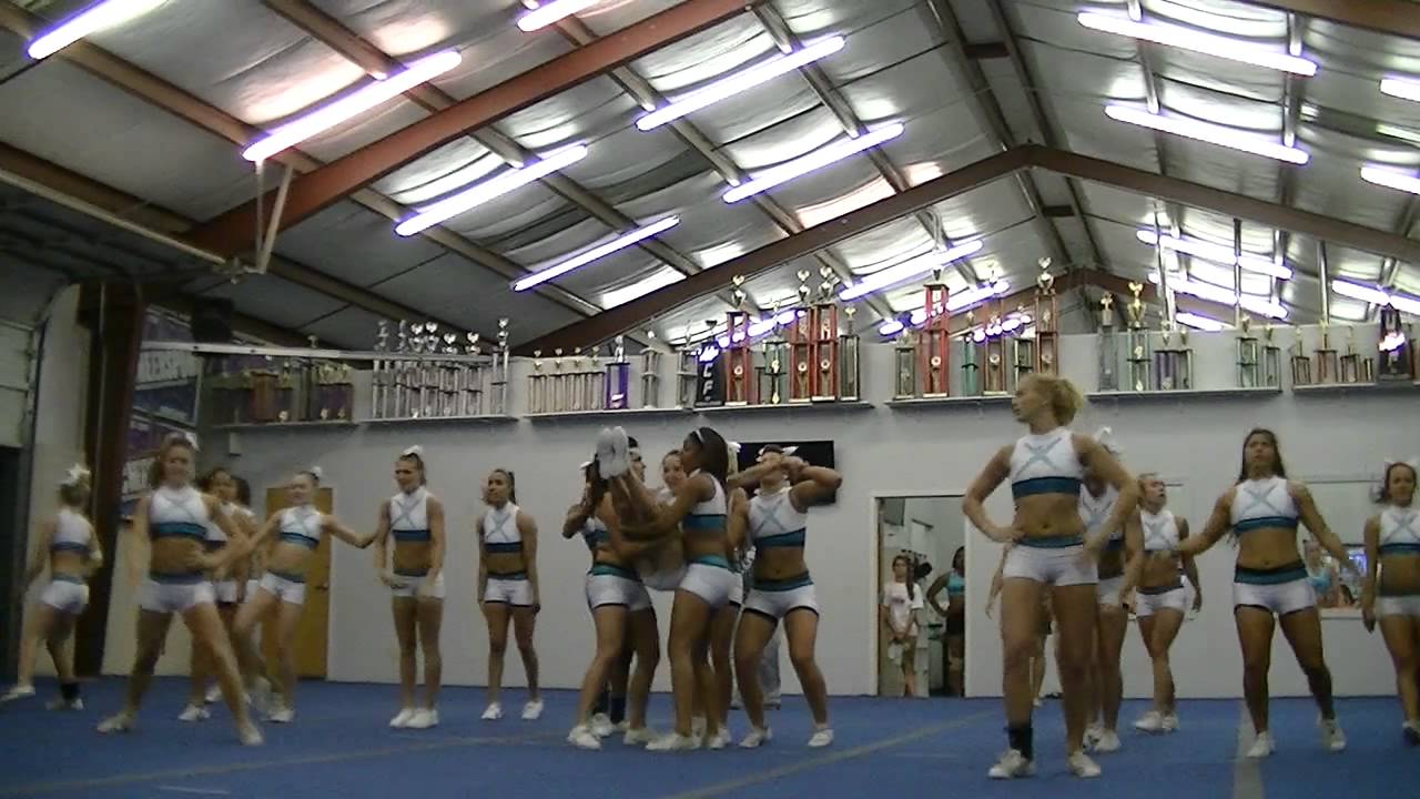Cheer Extreme Small Senior 5 Worlds 2012 Send Off