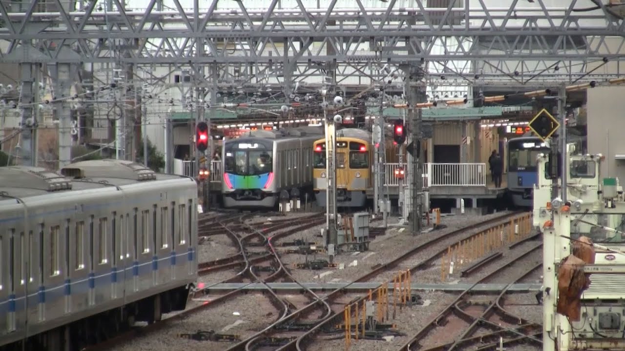 平日朝の西武池袋線保谷駅近くの歩道橋（字幕入り）