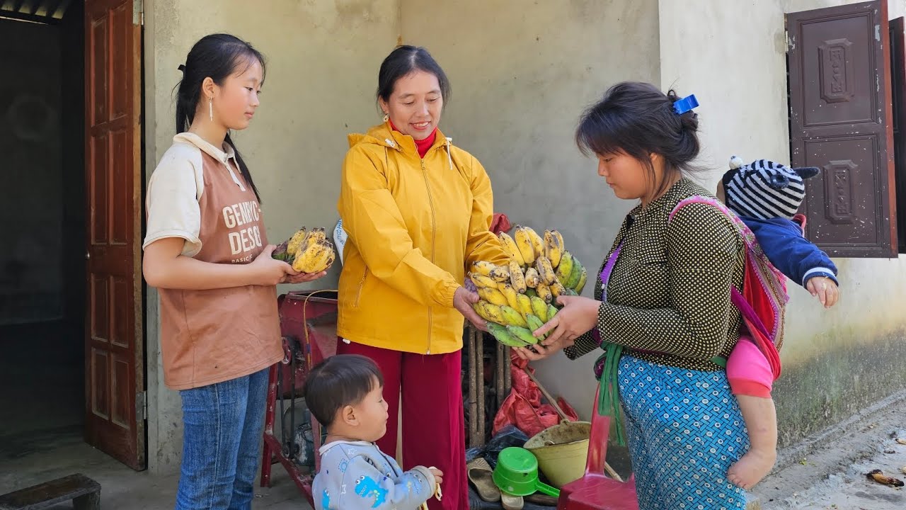 The homeowner was happy when his single mother visited and gave him bananas - lý thi My