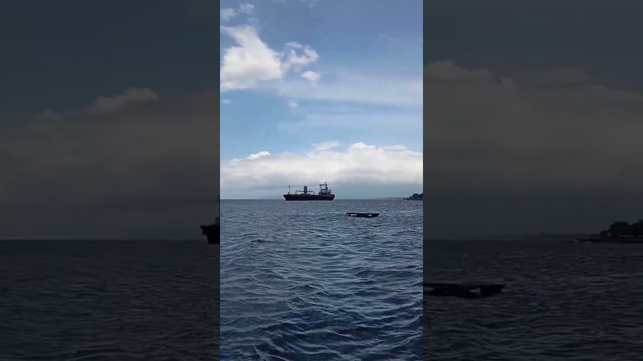 Akibat cuaca buruk, kapal tidak bisa berlabuh
