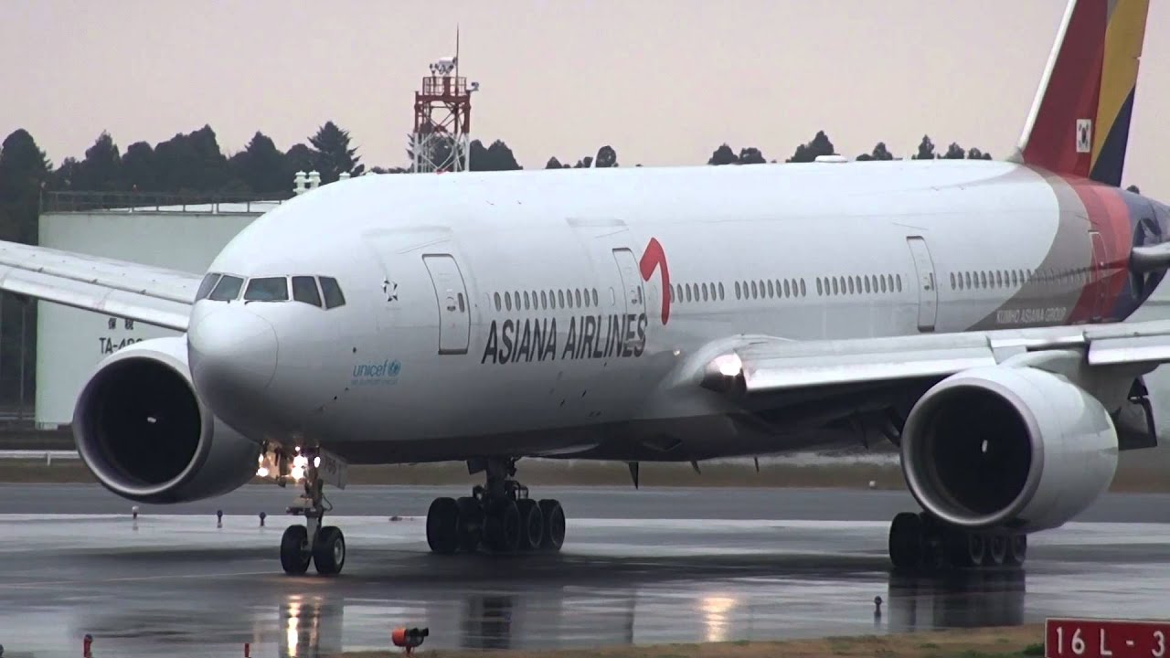 Asiana Airlines Boeing 777-200ER HL7755 Landing at NRT 34R