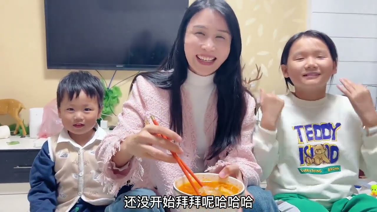 儿媳妇嘴巴馋了，婆婆立马烧了一锅羊肉汤，一家人围在一起吃真香