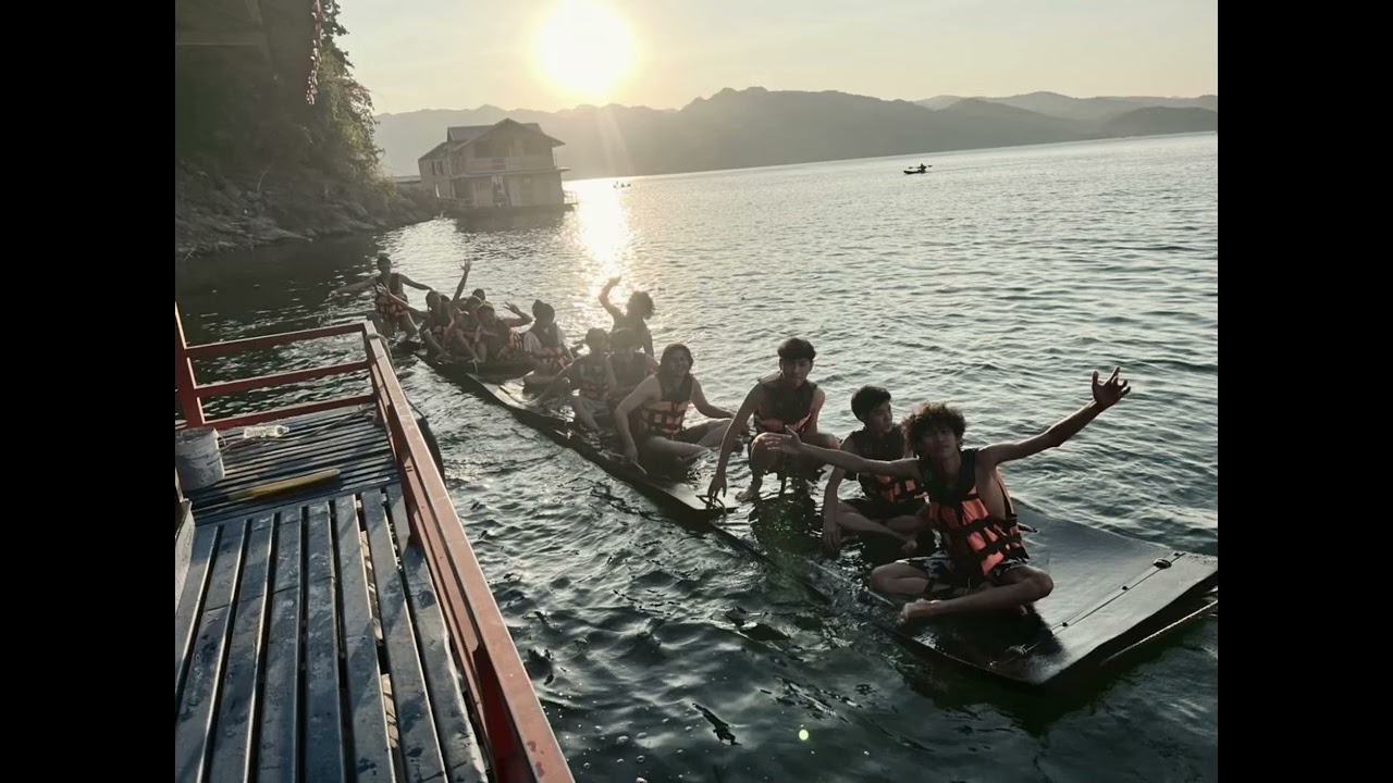 MAX -  สิ้นปีเกือบสิ้นใจ  Ft.FOUR4  Wacampus HUAKHE ( Official Audio )