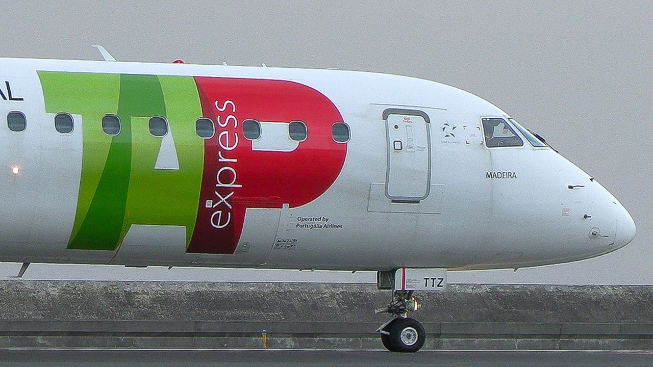 EMBRAER E195 TAP Express CS-TTZ takeoff at Madeira Airport