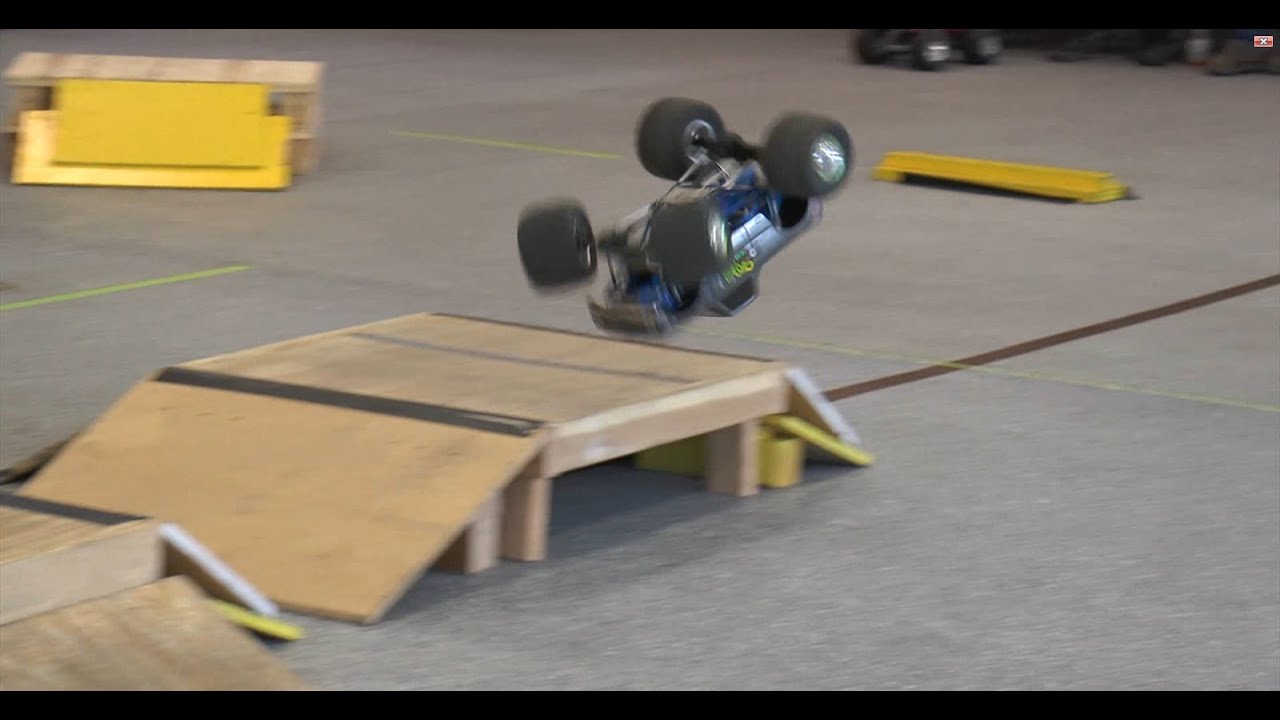Trigger King R/C Monster Trucks - BIGFOOT Super Crush Sunday - Modern Monster Trucks - Freestyle