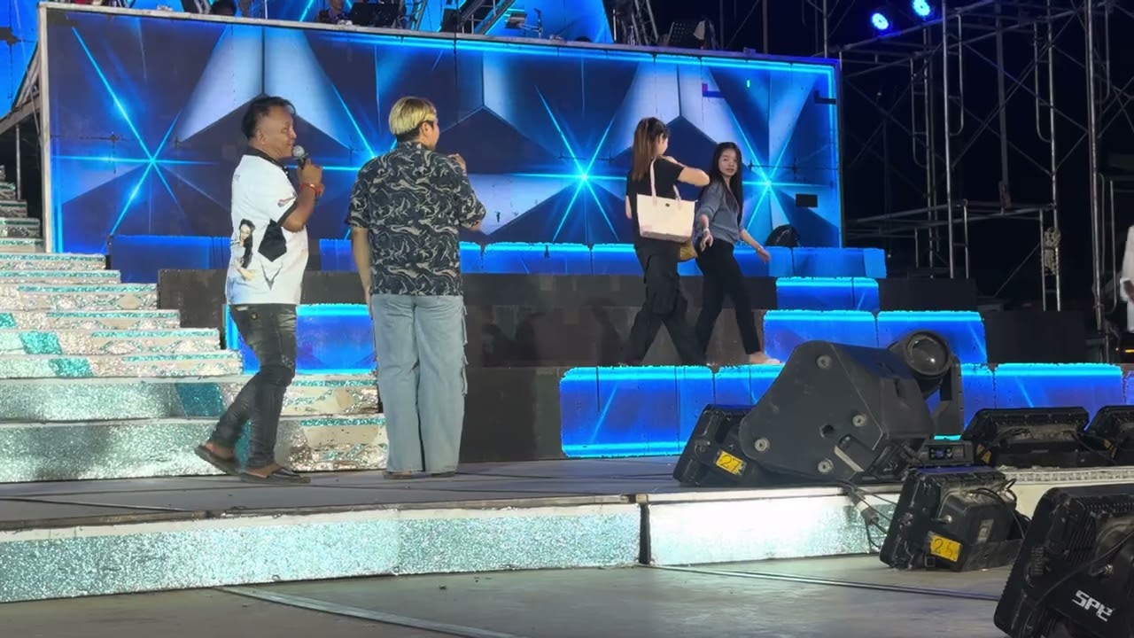 สุดยอดช่วงอุ๋งอิ๋งเช็คซาวมีนักร้องมาออดิชั่นด้วย#อุ๋งอิ๋งเพชรบ้านแพง #สาวน้อยเพชรบ้านแพง 
