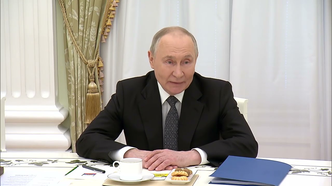«Родина не оставит вас!»: Путин 23 февраля встретился со вдовами Героев России