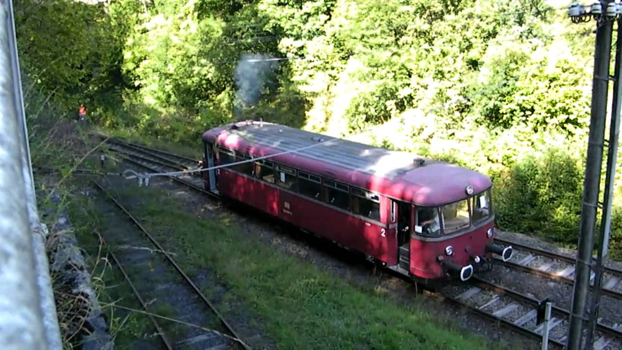In Stromberg rangieren Schienenbusse