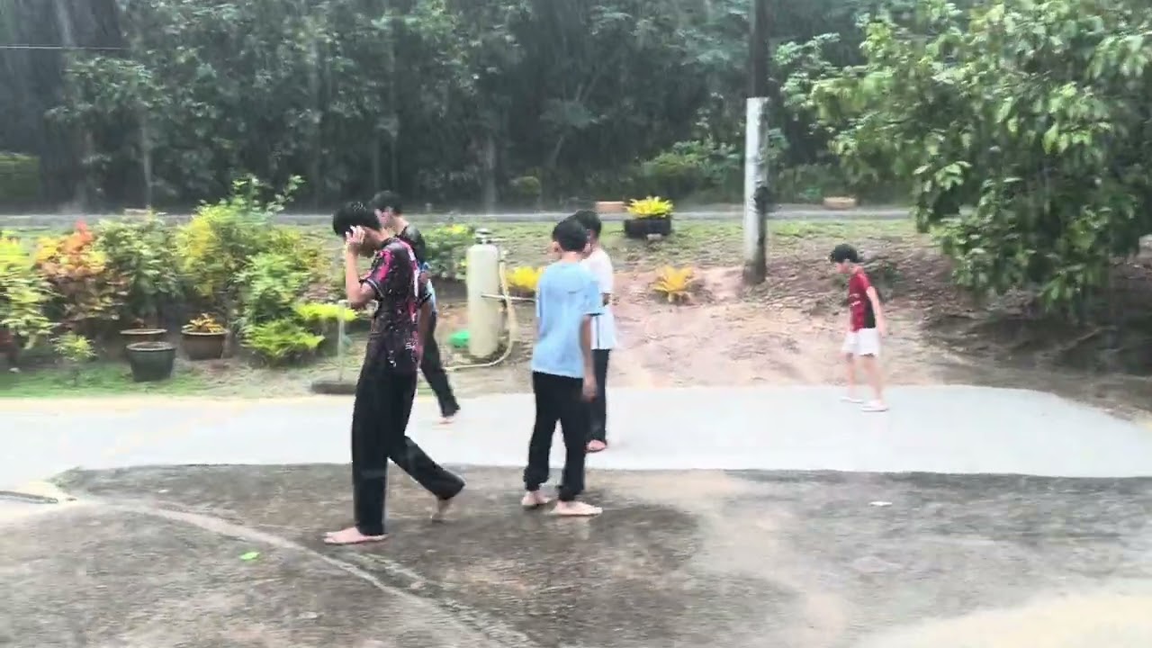 BALIK KAMPUNG MAIN BOLA DLM HUJAN 20260217