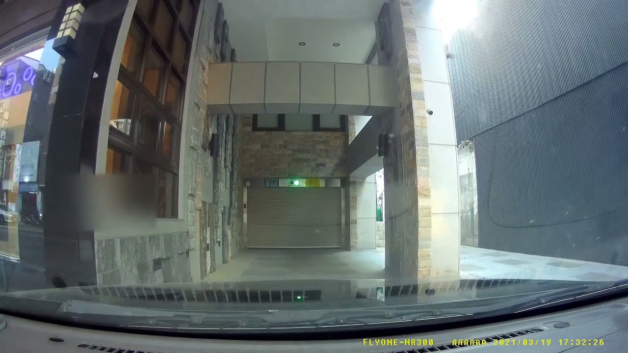 台中楓華沐月台灣大道行館(飯店)停車場