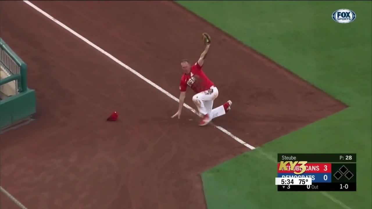 Missouri Senator Eric Schmitt makes diving catch in annual Congressional Baseball Game