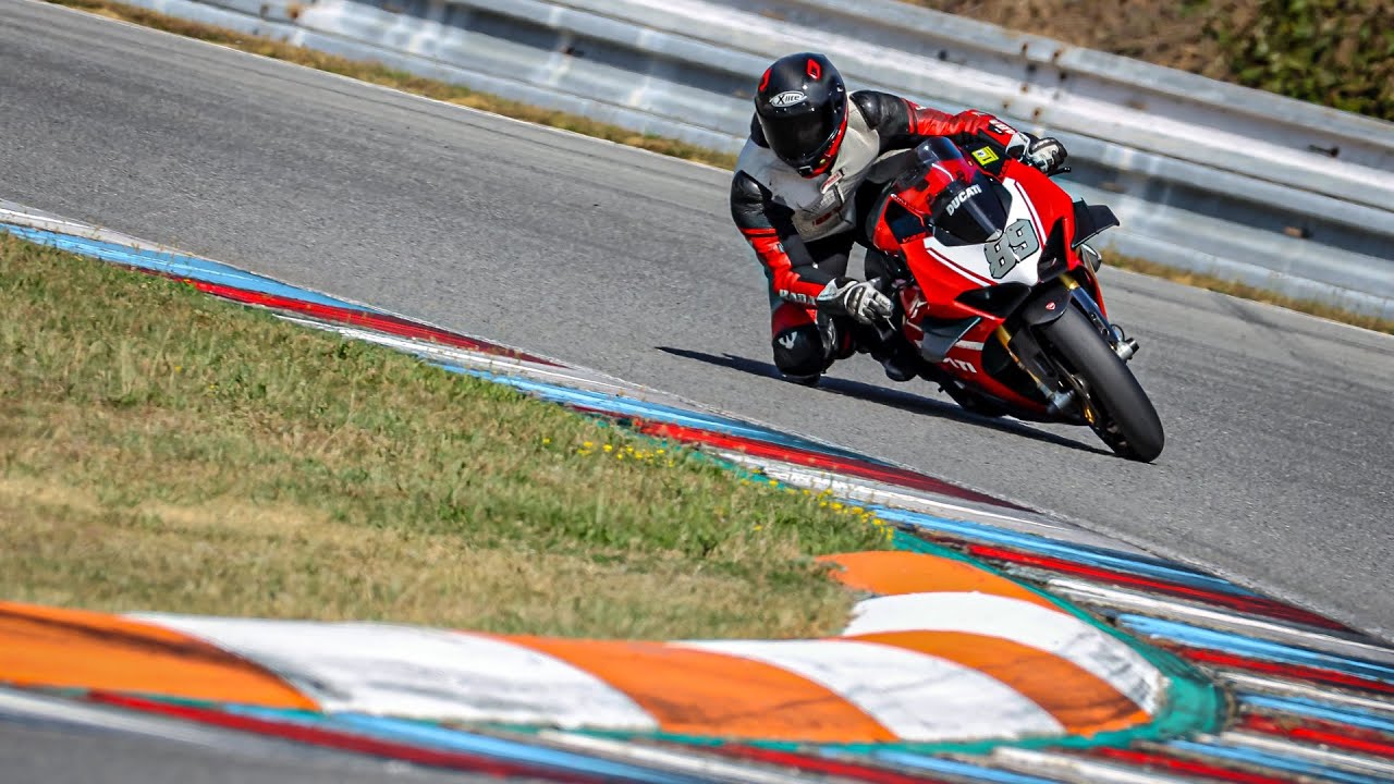 Ducati Panigale V4 | Akra | GoPro | Autodrom Brno 2:10 | OnBoard