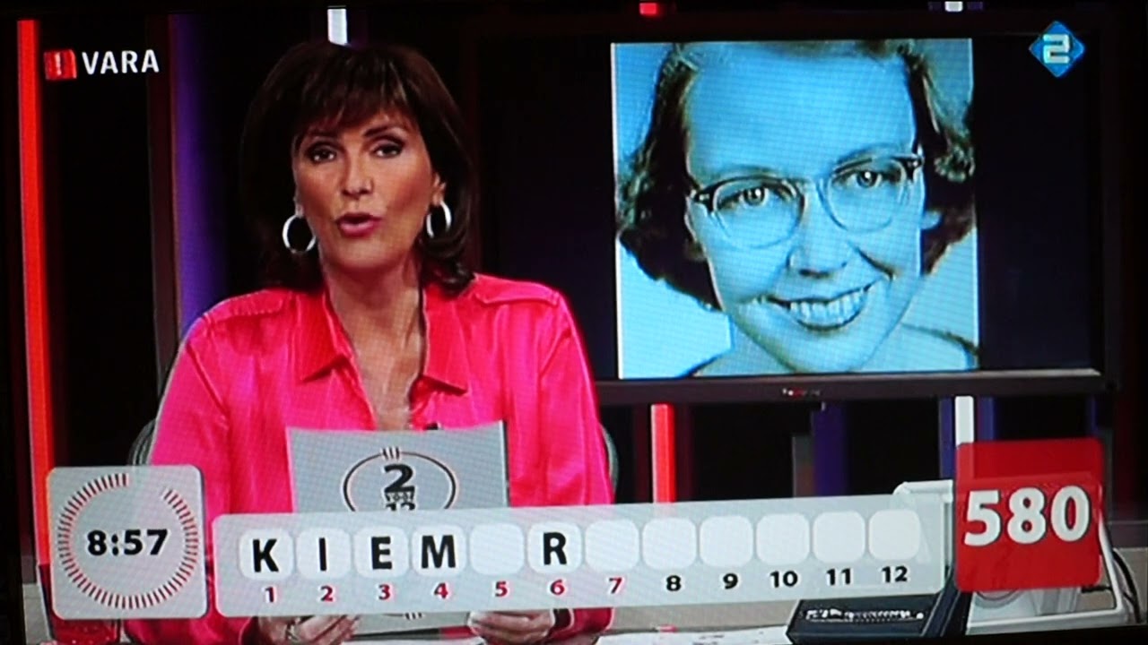 Twee voor twaalf met Astrid Joosten en de kandidaten en het vragen spel