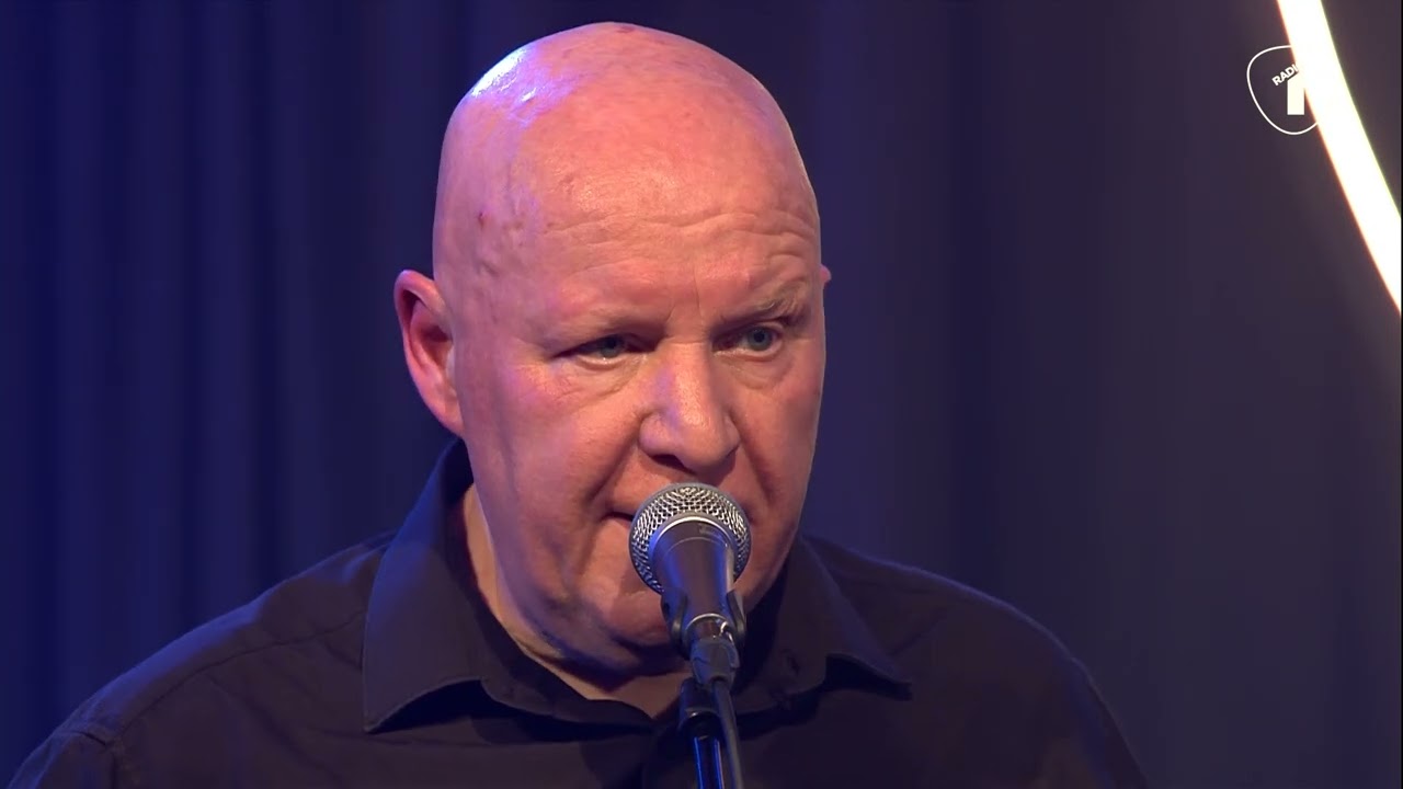 De Mens - Jeroen Brouwers (schrijft een boek)