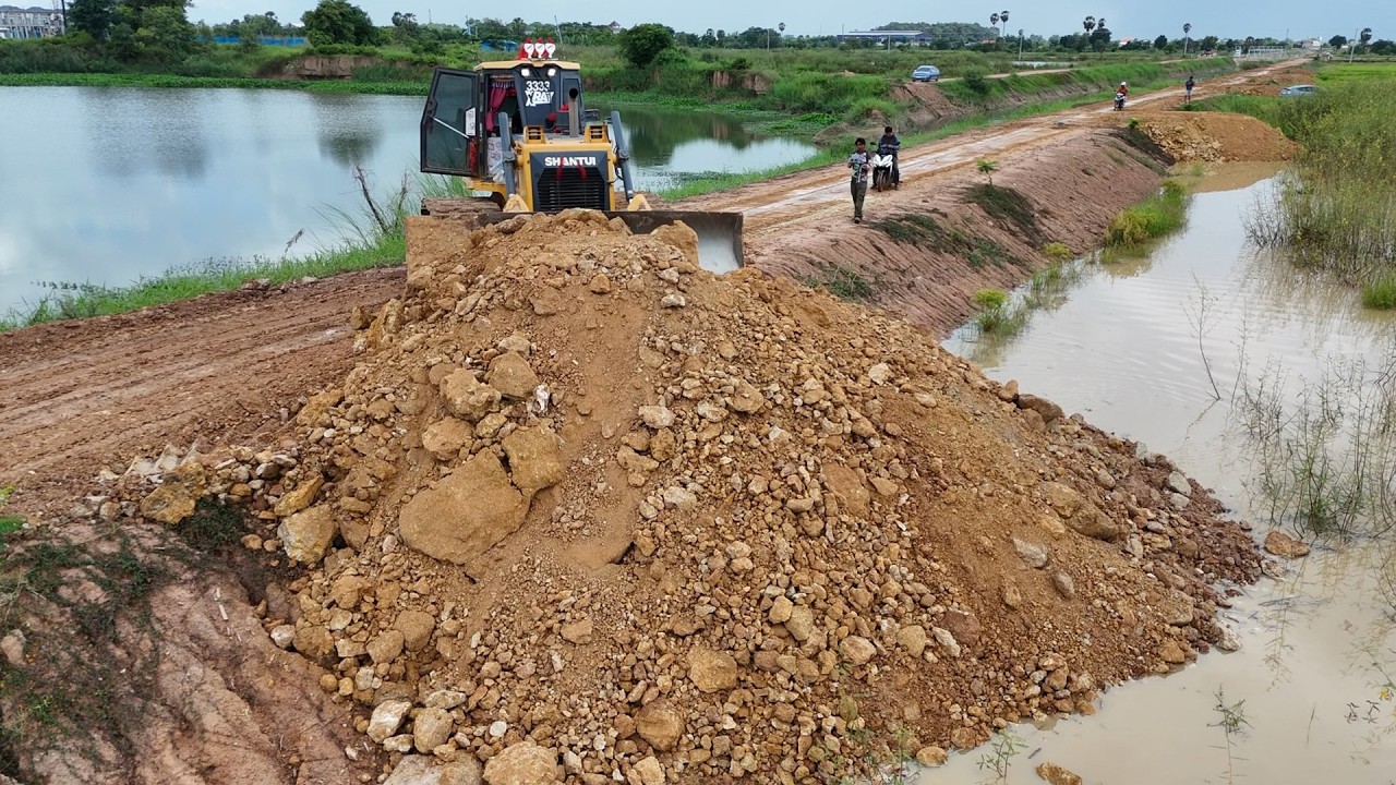 NICELY Experience Bulldozer Cutting soil stone filling huge region with BIG trucks