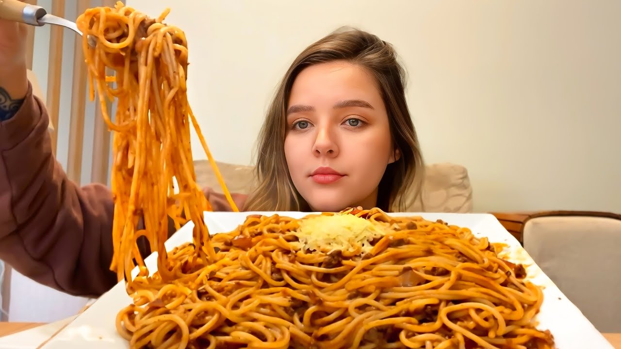ASMR MACARRÃO À BOLONHESA MUKBANG BRASIL | CAMILE ASMR