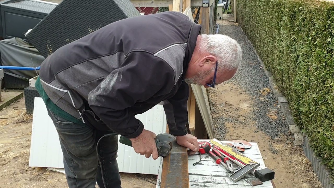Vijverbouw Roy 1/4: sloop oude vijver, graafwerk nieuwe vijver, grondwaterprobleem en start bouw