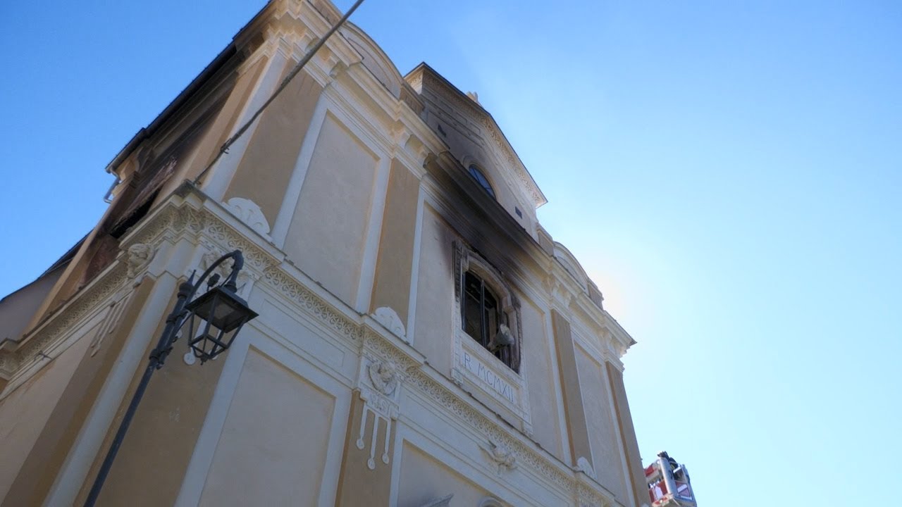 Inferno di fuoco nel Santuario, le fiamme devastano San Ciriaco