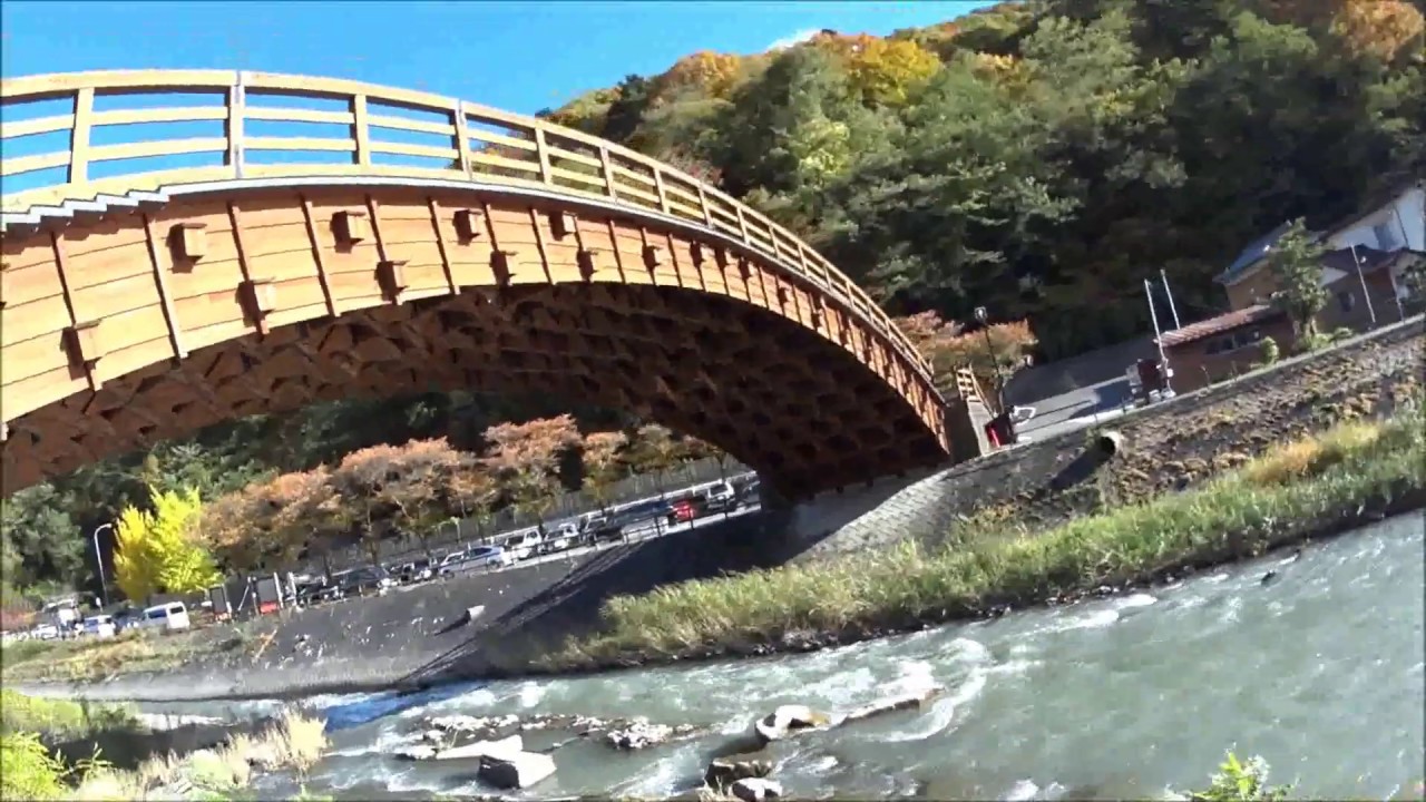 Nakasendo Trail from Yabuhara to Narai in autumn.