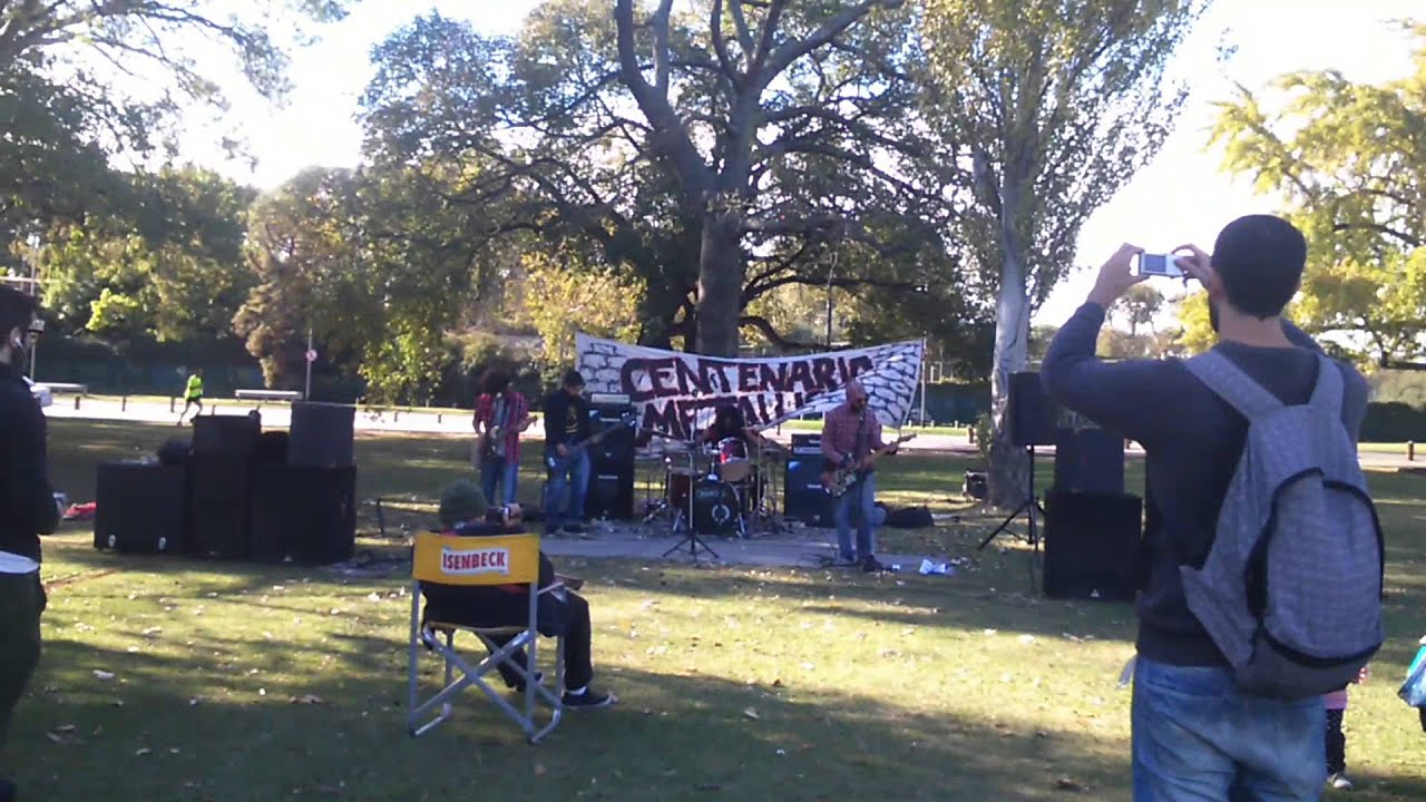 Haciendo pogo con Tipo Idiota - Laika