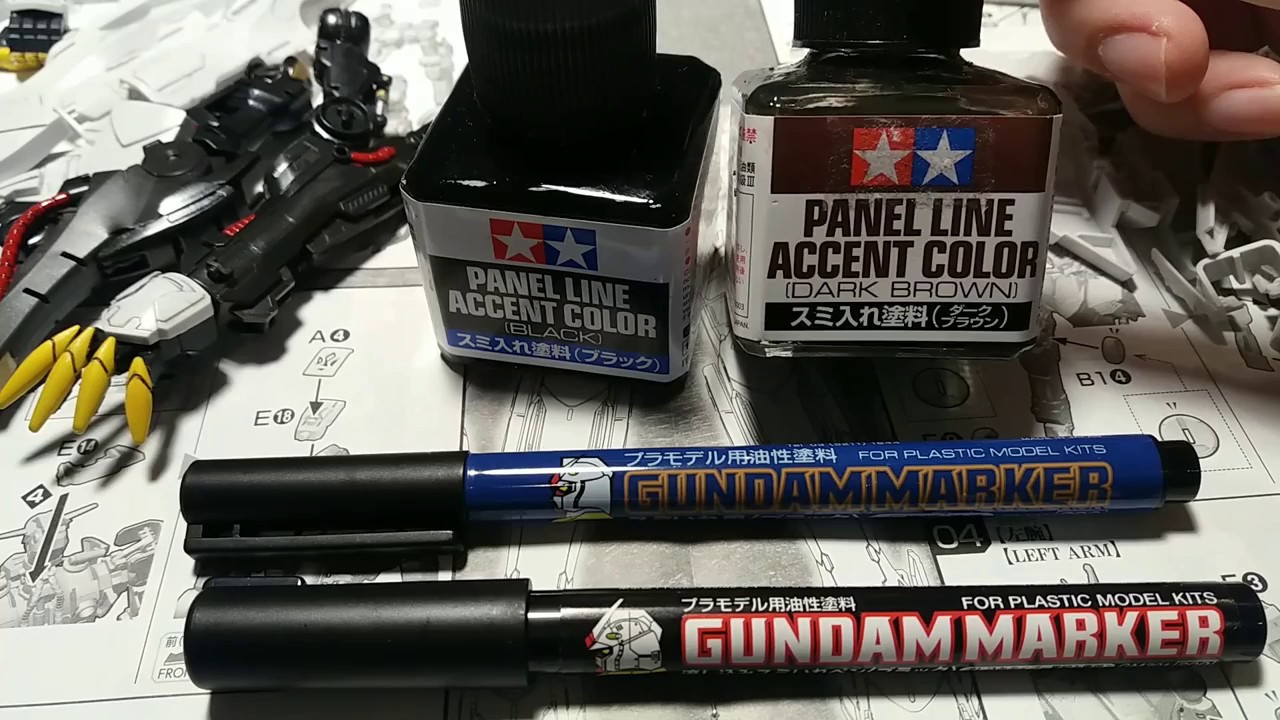 Варианты прорисовки линий панелей: маркеры Tamiya и Gundam