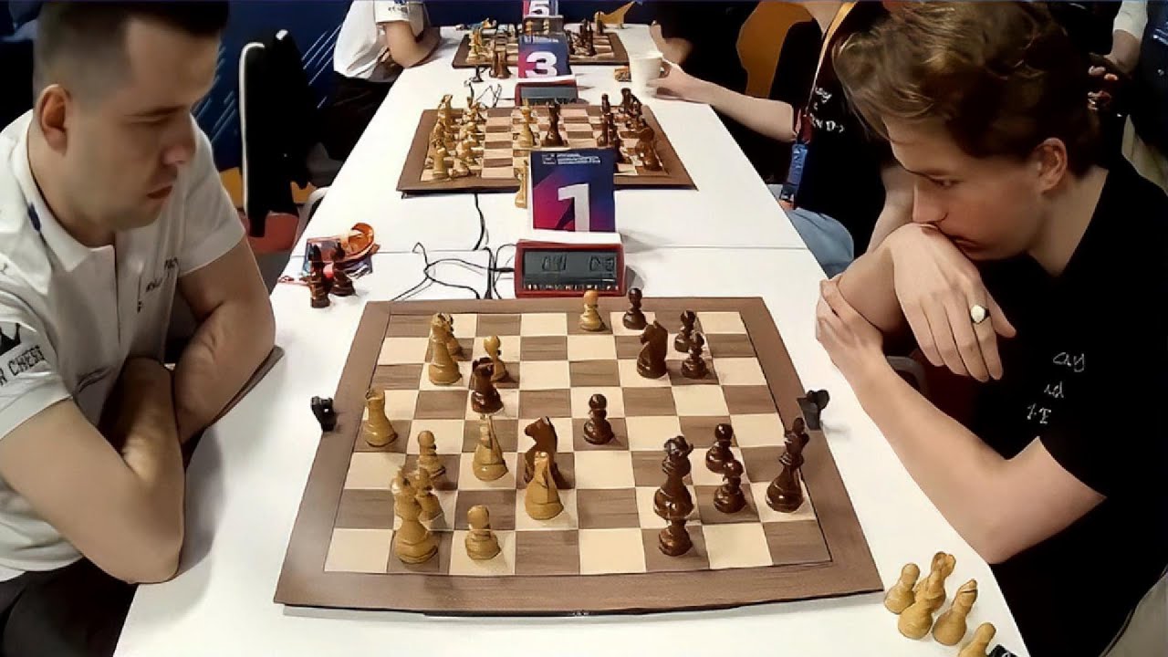 Nepomniachtchi  2809 vs. Keymer 2585 / World Blitz Team / Vincent wins great Italian opening battle