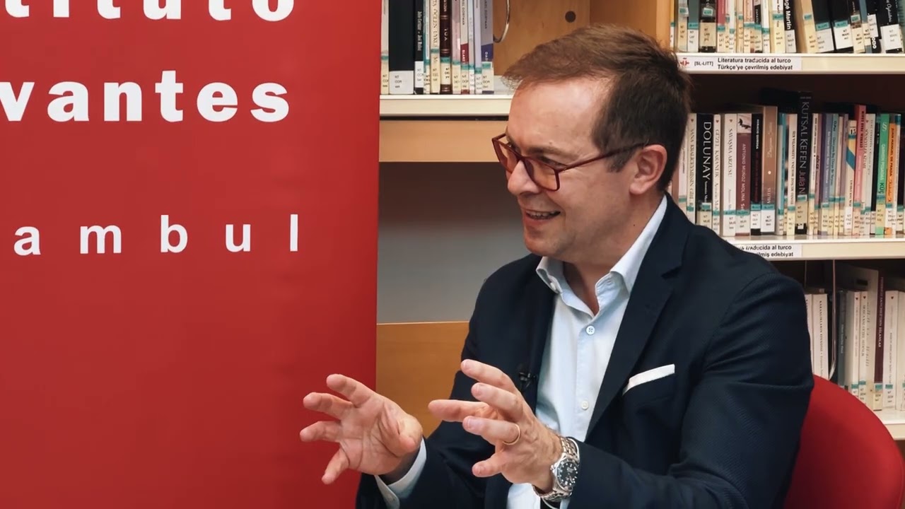Javier Sierra, bibliotecario por un día