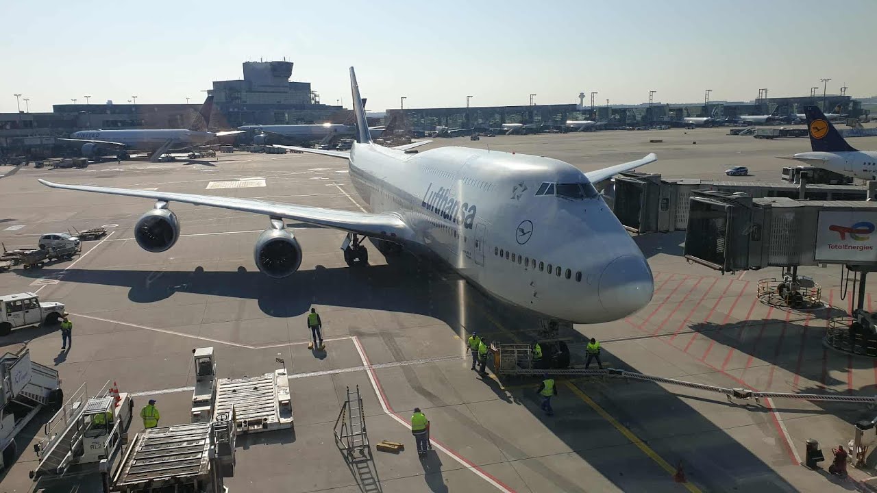 Lufthansa Boeing 747-8 | Landing at Washington D.C. (IAD) Airport | Queen Of The Skies
