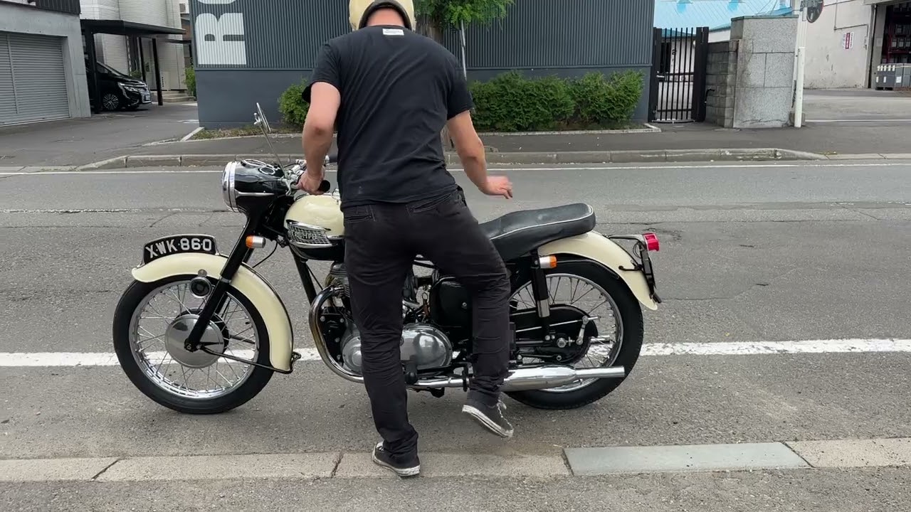 1959 TRIUMPH T110 走行動画①
