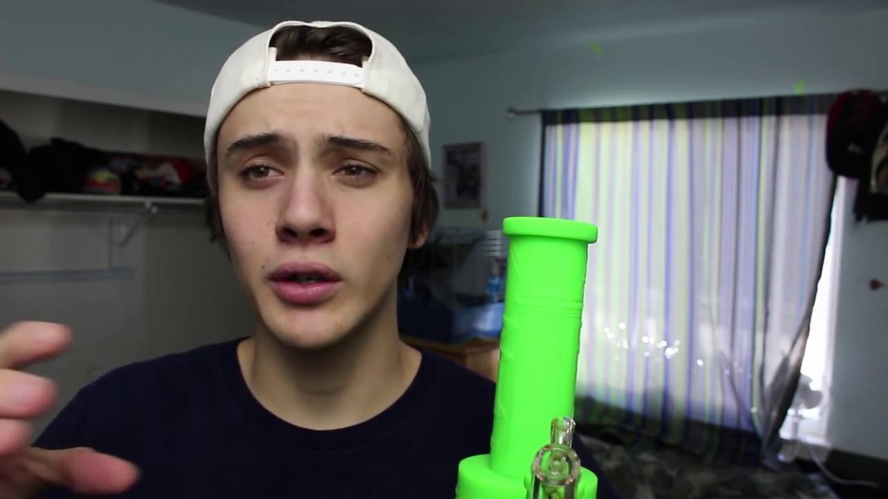 Craziest weed unboxing waxmaid silicone unbreakable bong