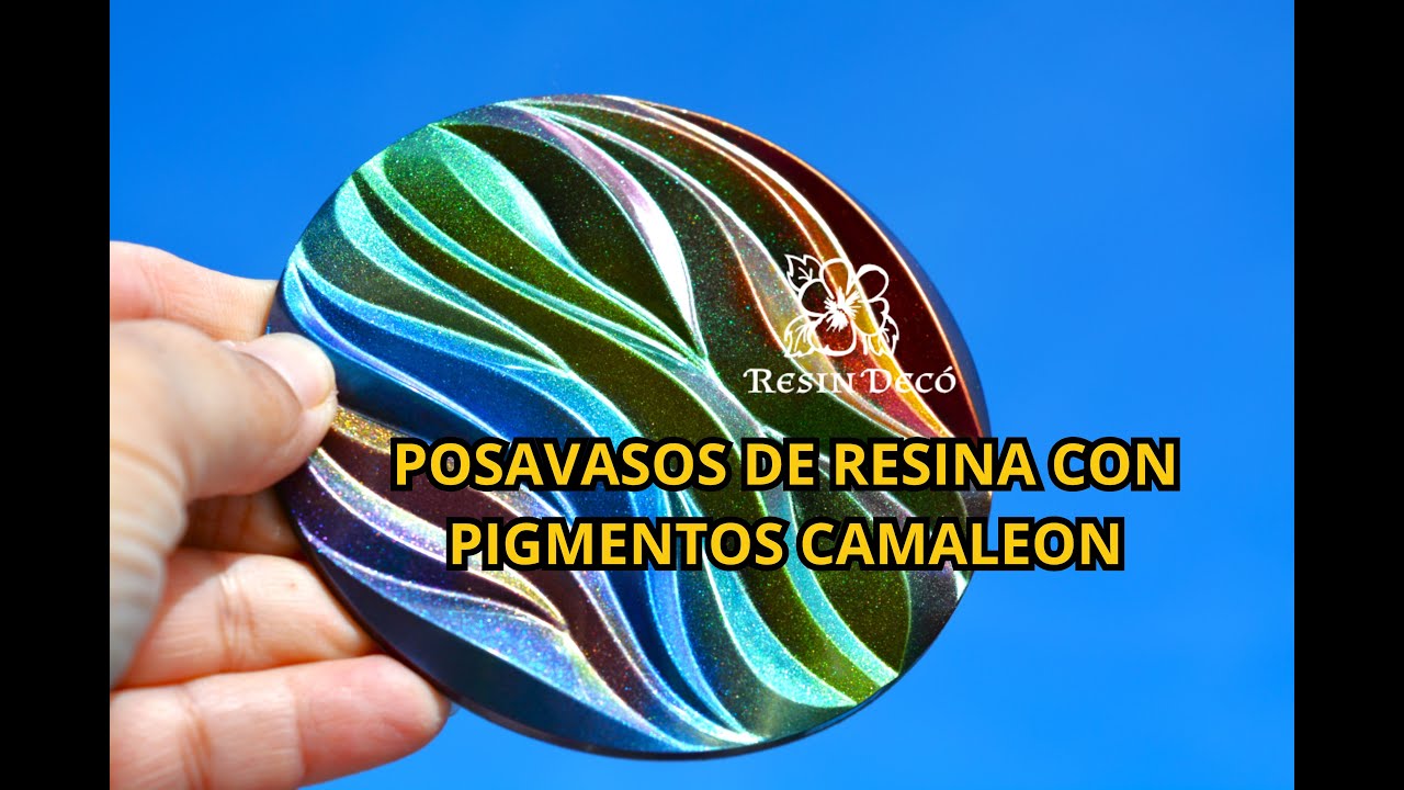 Como hacer un posavasos de resina con pigmentos camaleón de varios colores paso a paso.