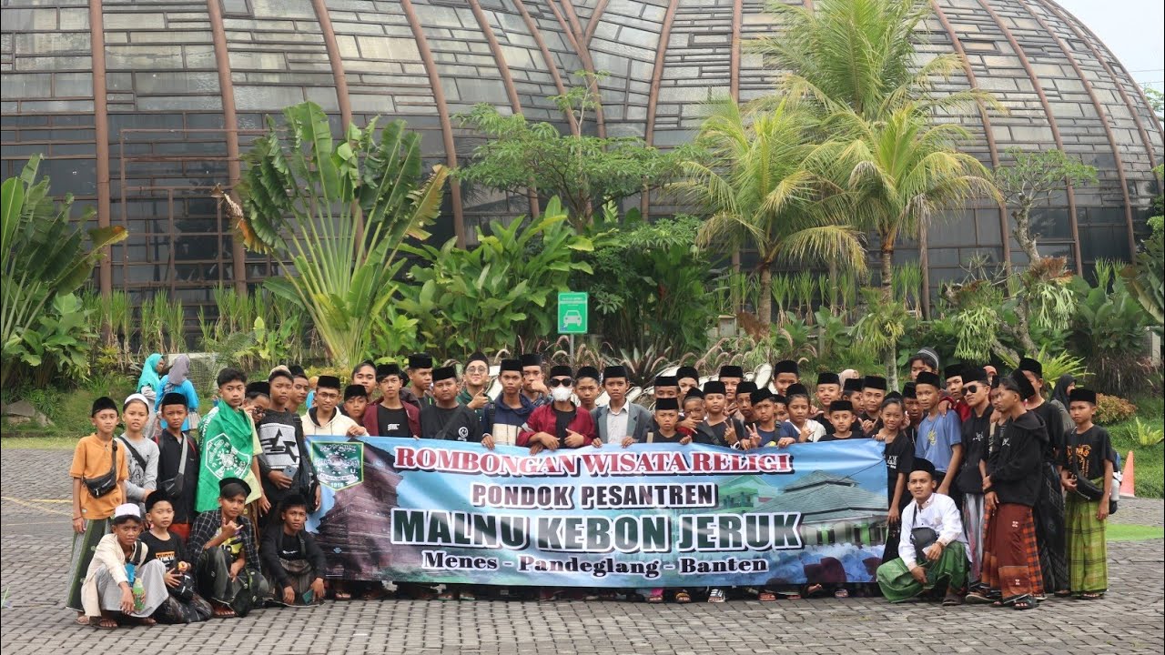 Wisata Religi Ponpes Malnu Kebon jeruk Menes