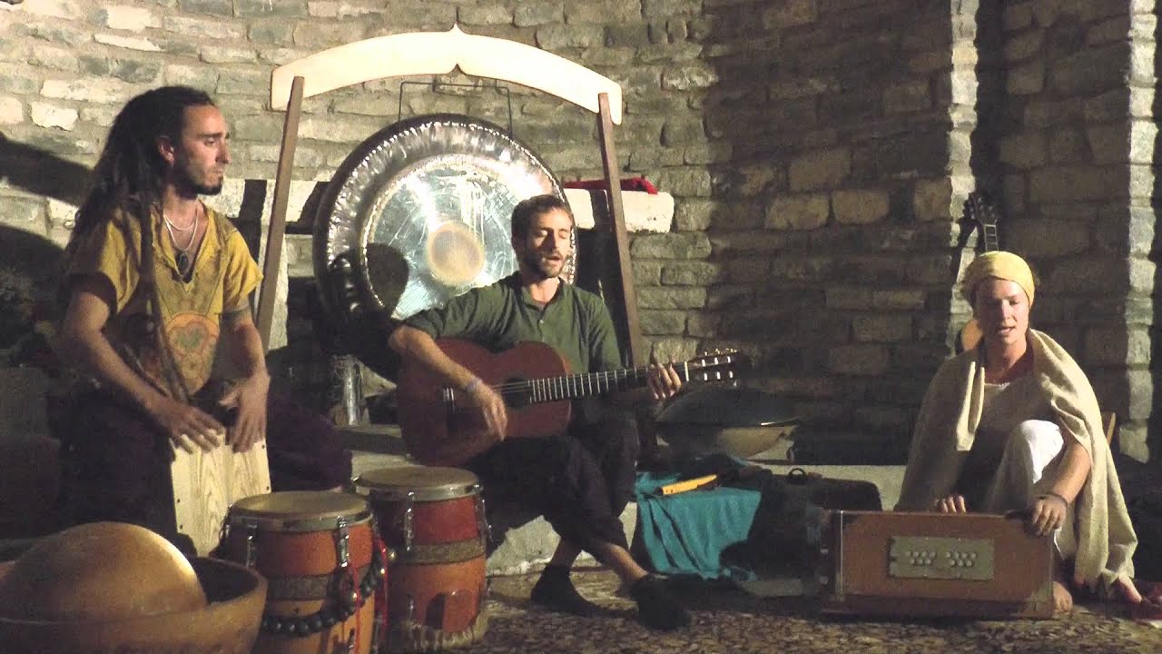(Mantra Sufí-Hebreo) Ravi Ramoneda, Tara Walsh y Rafa Martínez (Festival Tribal TranSacabra 2014)