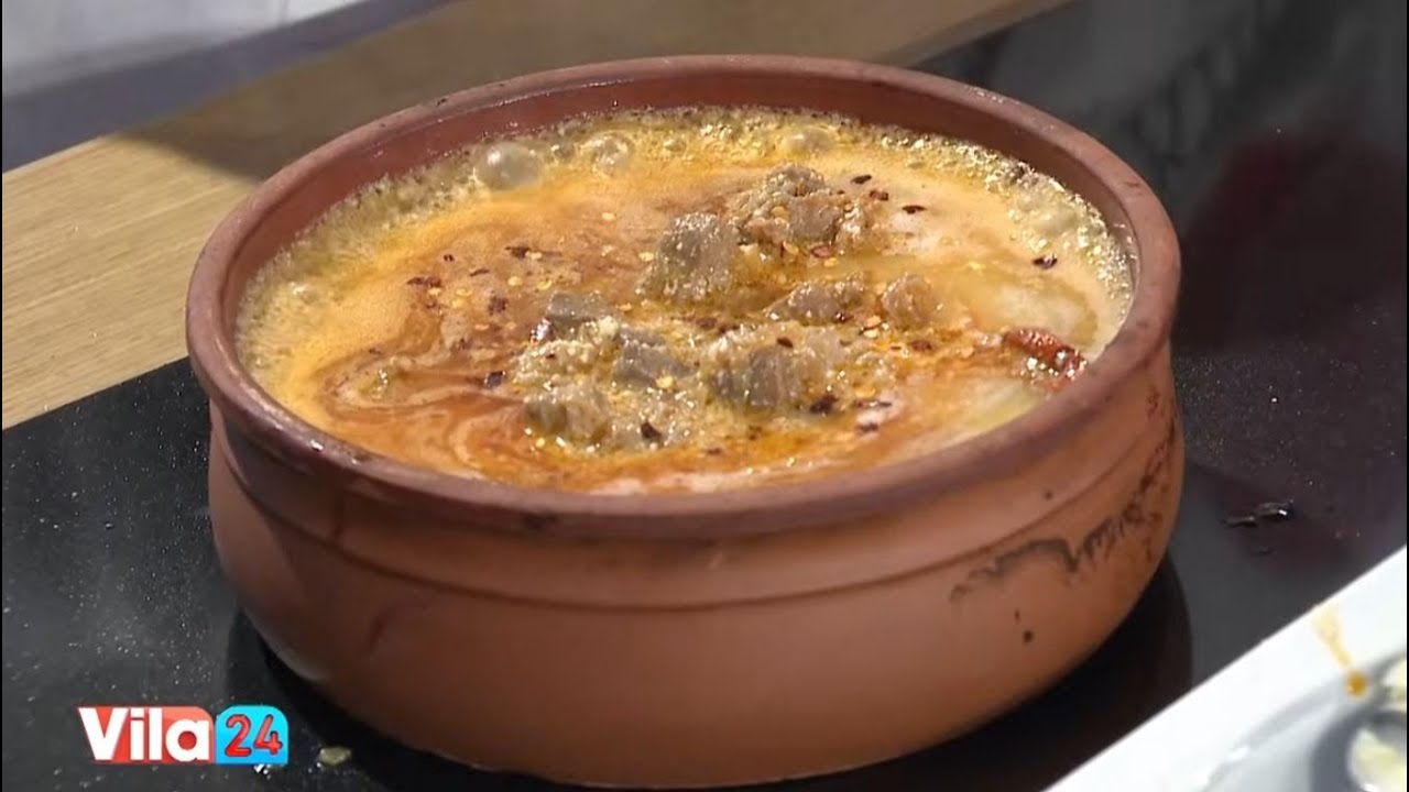 Tavë dheu tiranase me mish viçi e mëlçi,bukë të vogla dhe salsiçe në zgarë me limon/Recetat e ditës