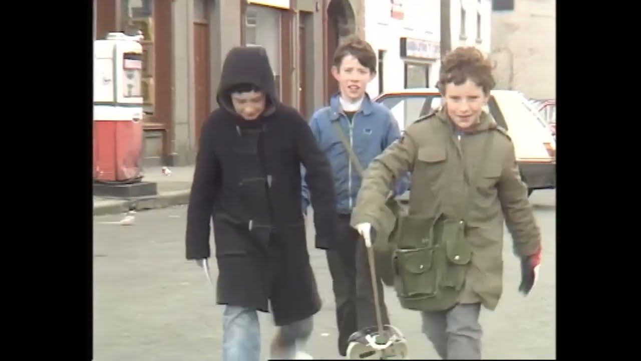 Hall's Pictorial Weekly in Bagenalstown, Co. Carlow, Ireland 1986
