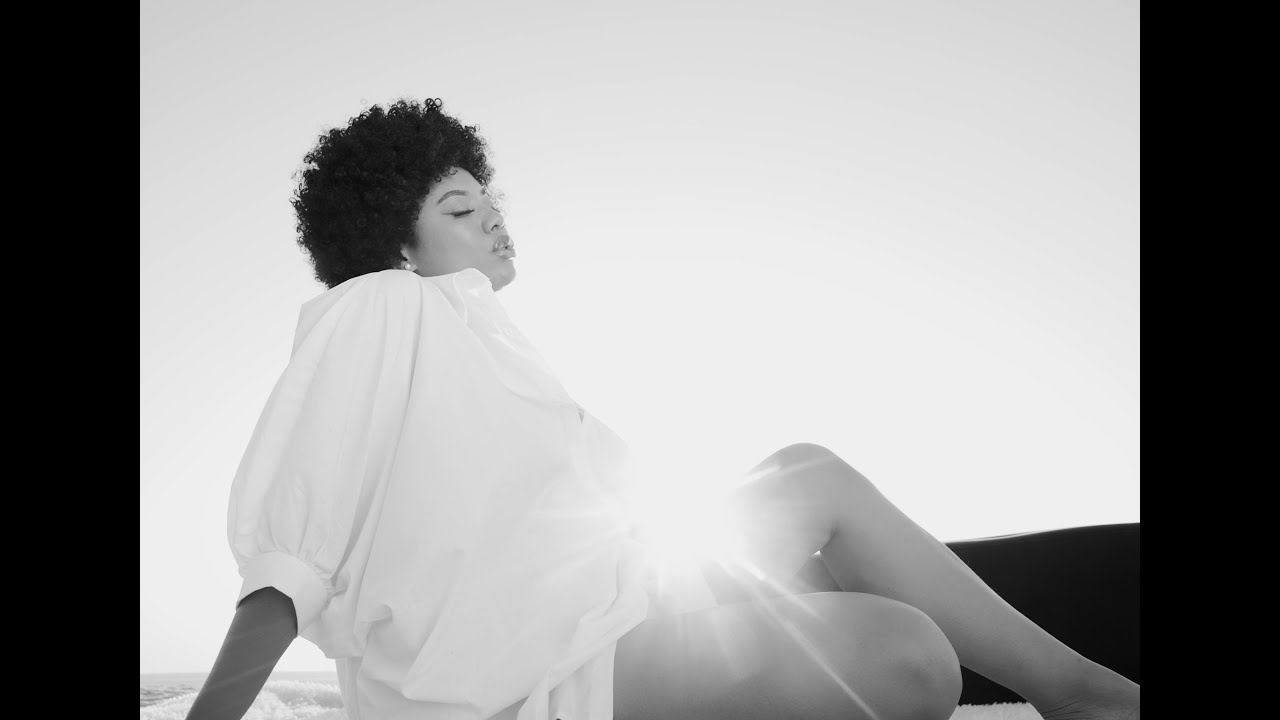 BIBIANNA - CAF&Eacute; (OFFICIAL VIDEO)