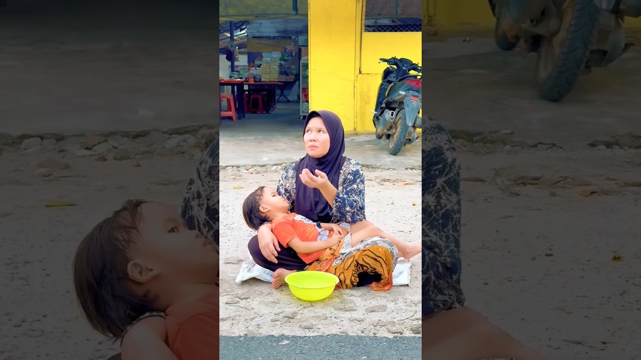Kind Man Helps Poor Woman and Changes Her Life ❤️🤝