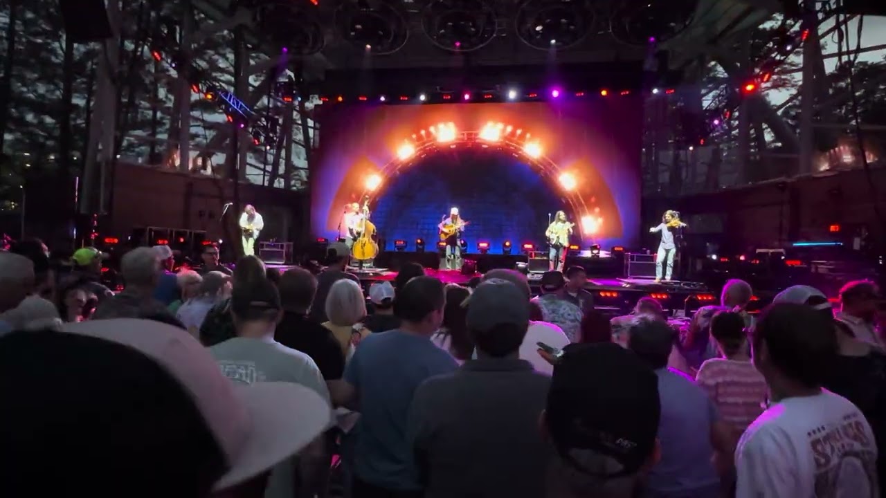 Billy Strings - Red Rocking Chair