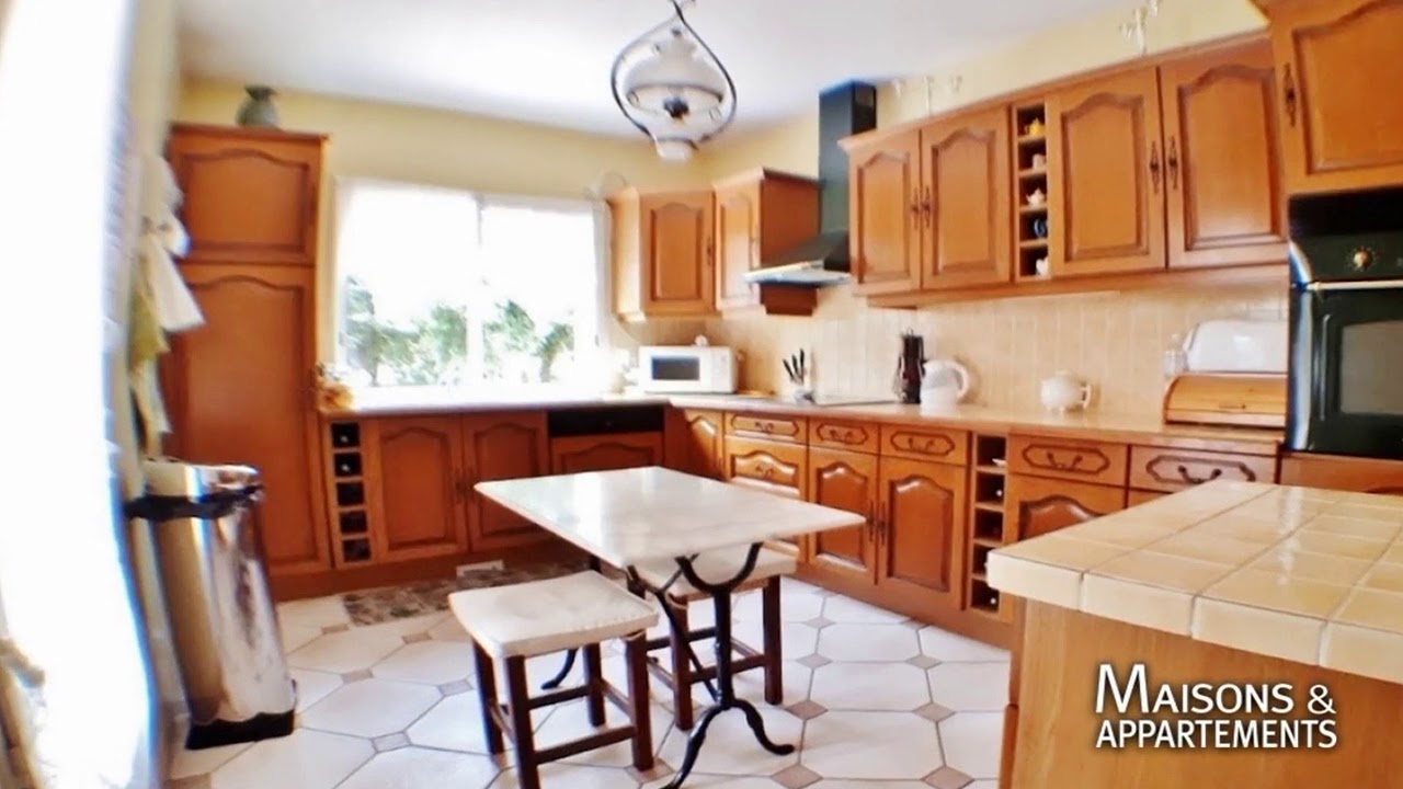 POURRIERES - MAISON A VENDRE - 549 000 &euro; - 230 m&sup2; - 8 pi&egrave;ces