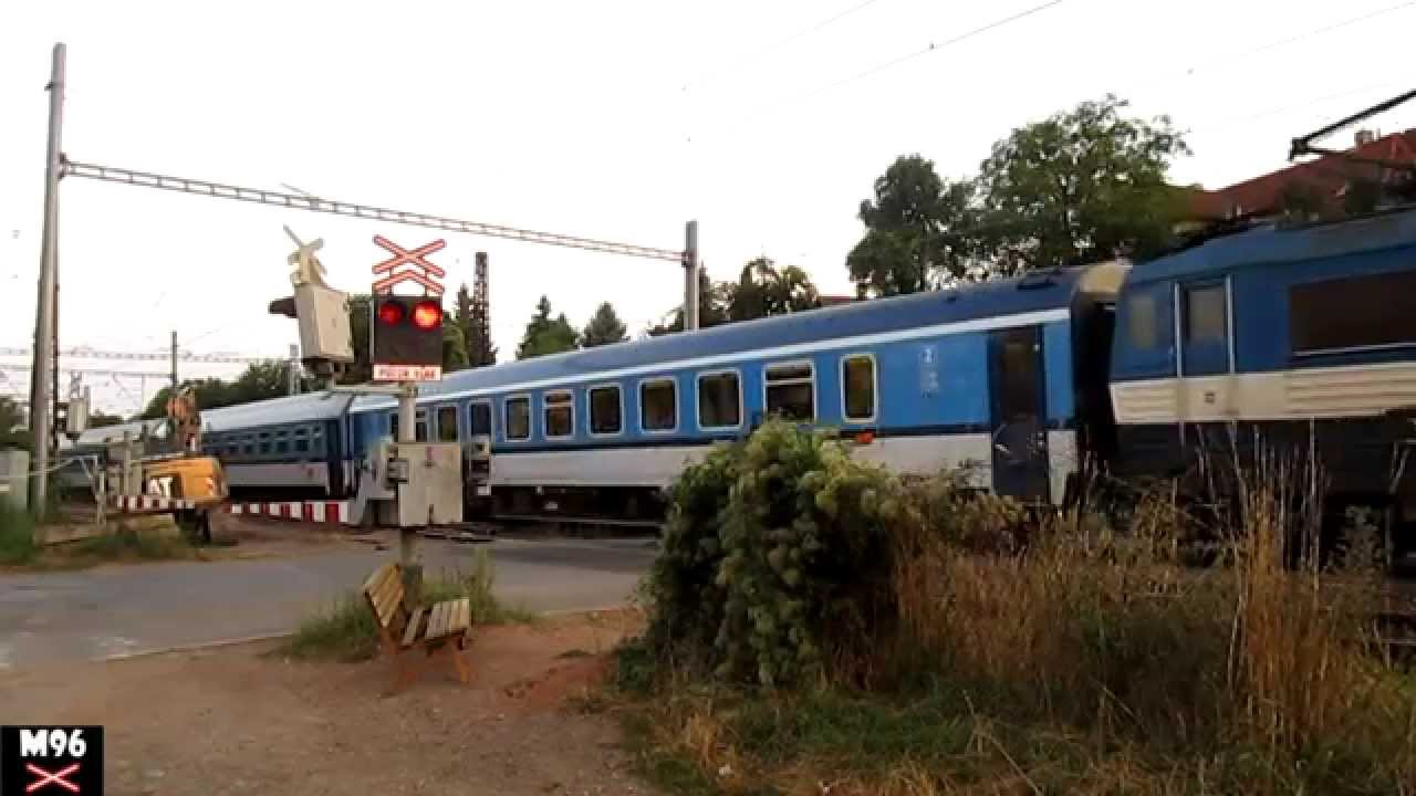 Železniční přejezd Úvaly [P4933] - 12.8.2014  / Czech railroad crossing