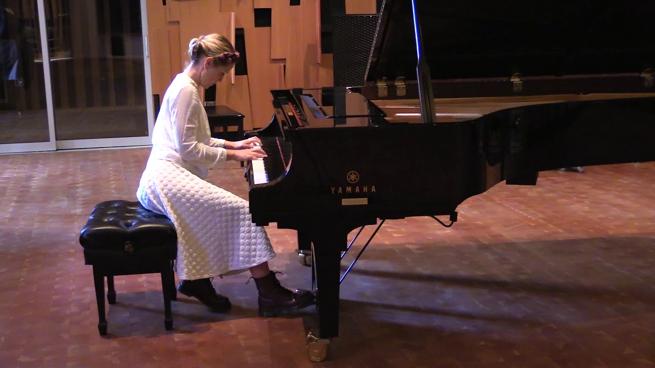 Irina Bazik, piano