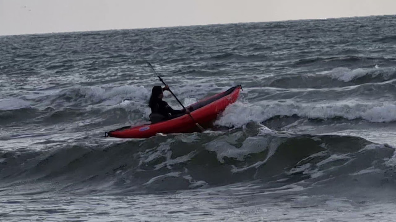 Born to be wild - Wellen reiten am Meer mit dem Gumotex Twist 2
