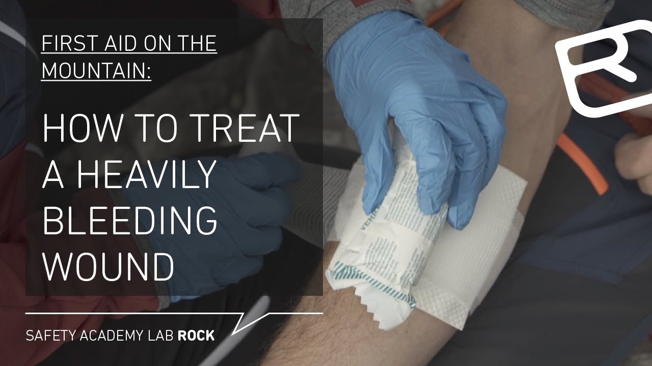 Applying a pressure dressing: First aid in the mountains &ndash; Tutorial (30/43) | LAB ROCK