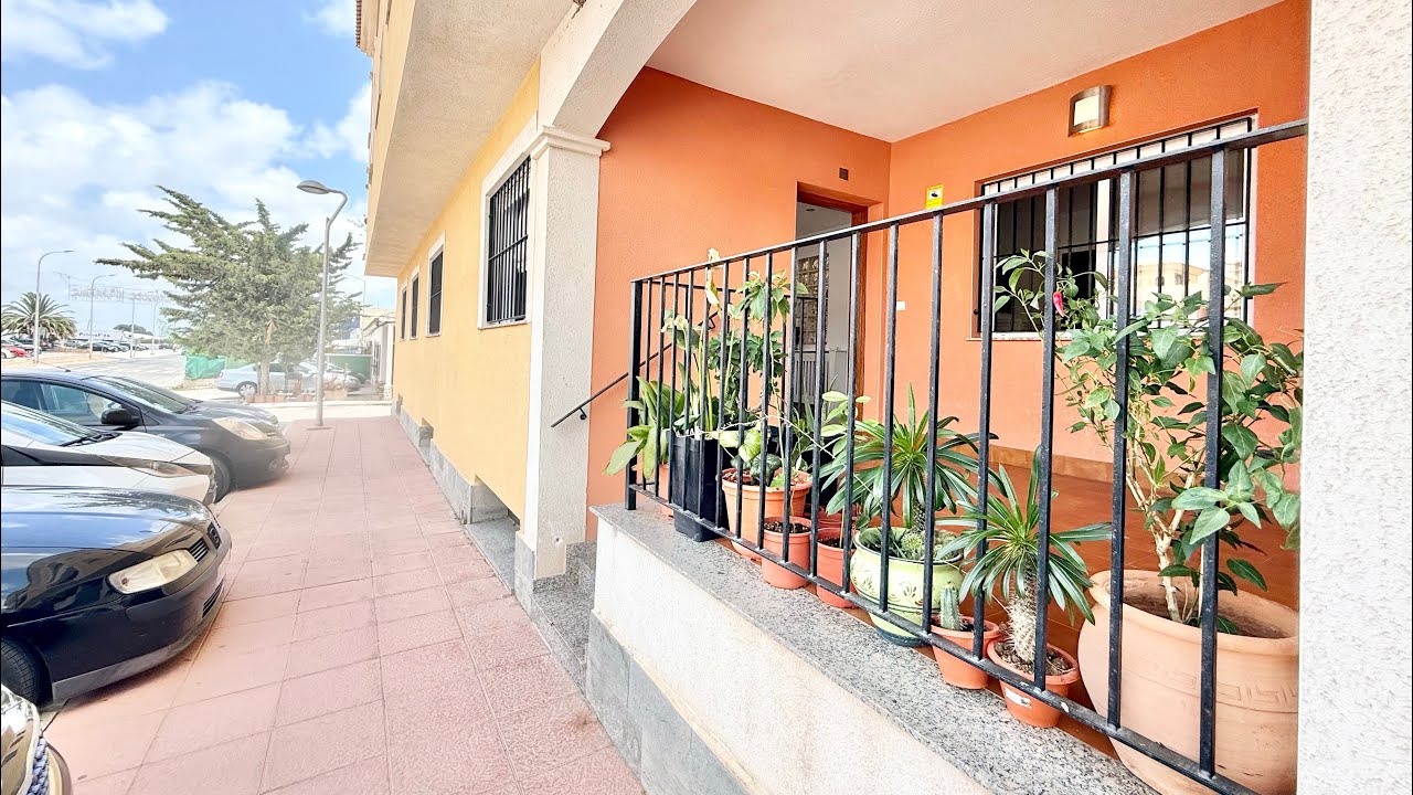 Planta baja con garaje en venta en San Cayetano. Se vende casa de 4 habitaciones