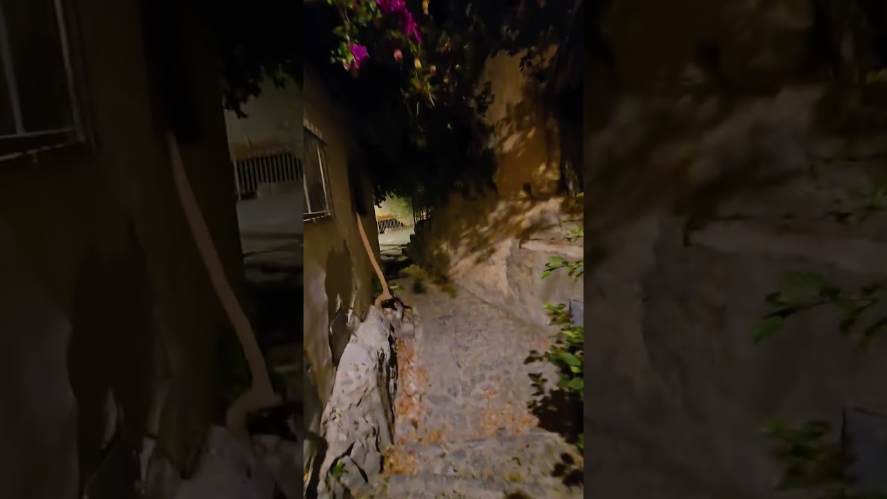 Strolling in old Scalea centro storico 