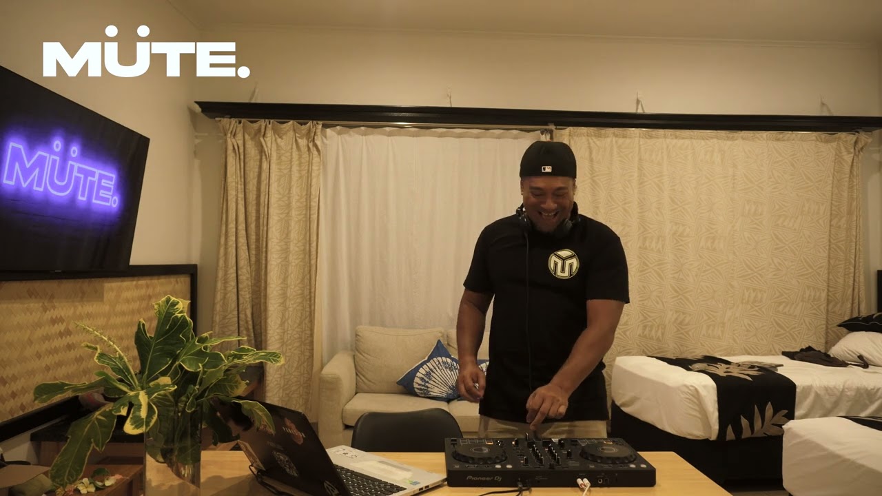 We Played House Music in a Hotel Room in Aitutaki | MÜTE Ep.29 JNR