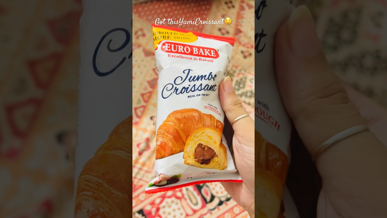 Chocolate Croissant & Tea | Favourite Tea Snack #croissant#chocolate #youtubeshorts #zainii_blogss