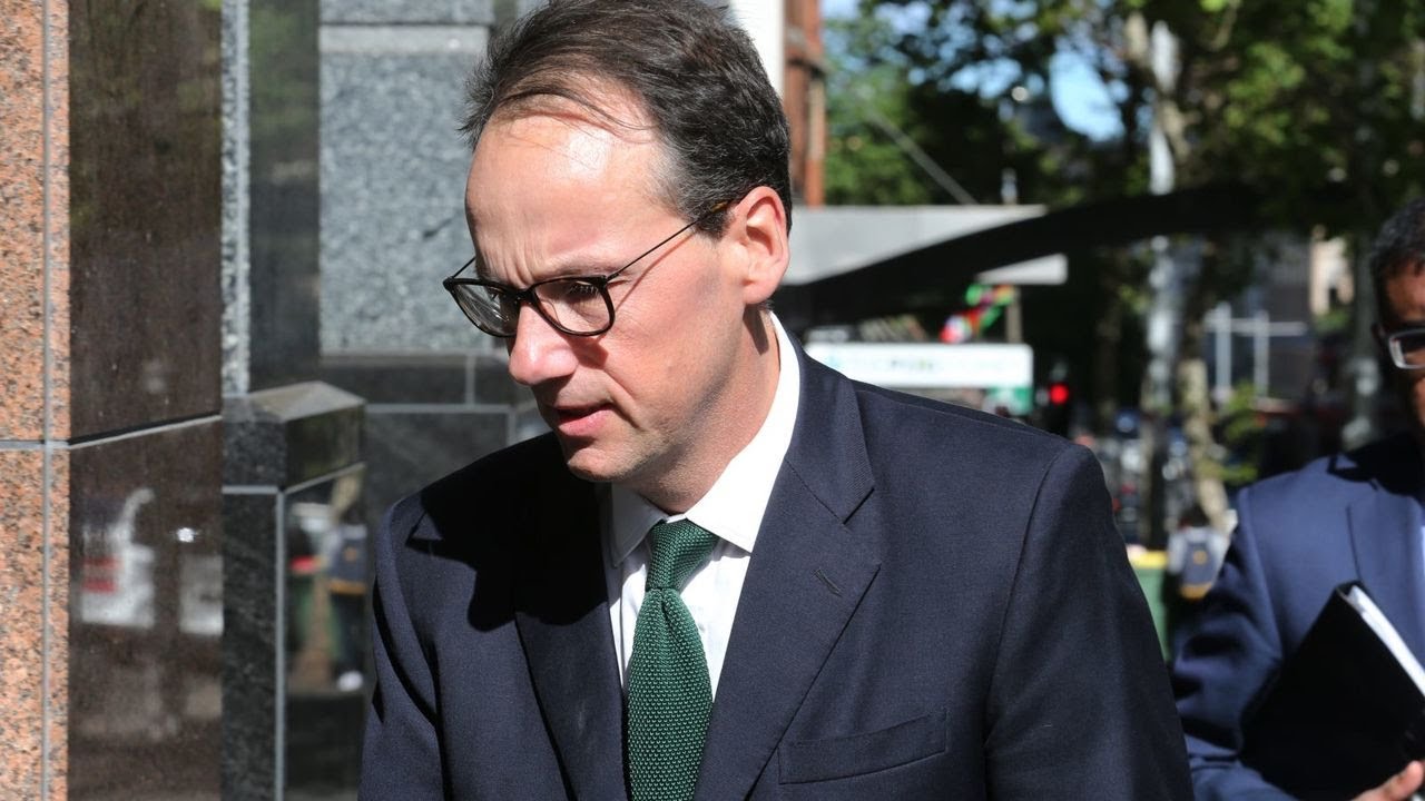 ASIC commissioners are either 'nincompoops' or reporting processes are 'desperately faulty': Switzer